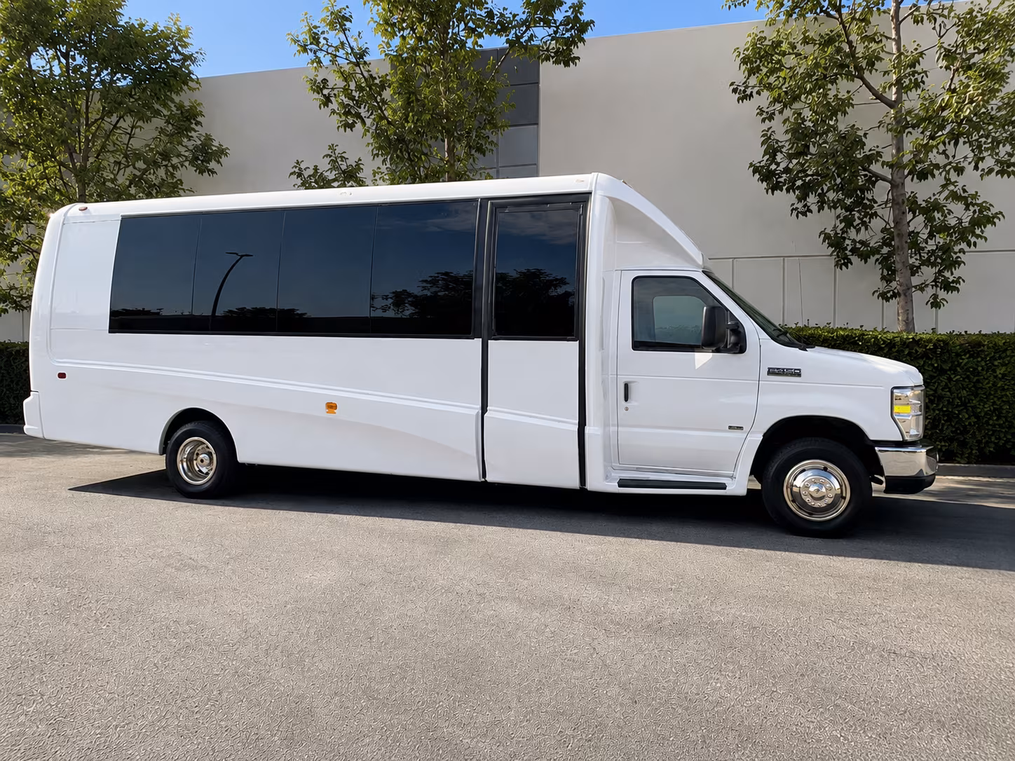corporate airport transfer buses between nampa and boise airport