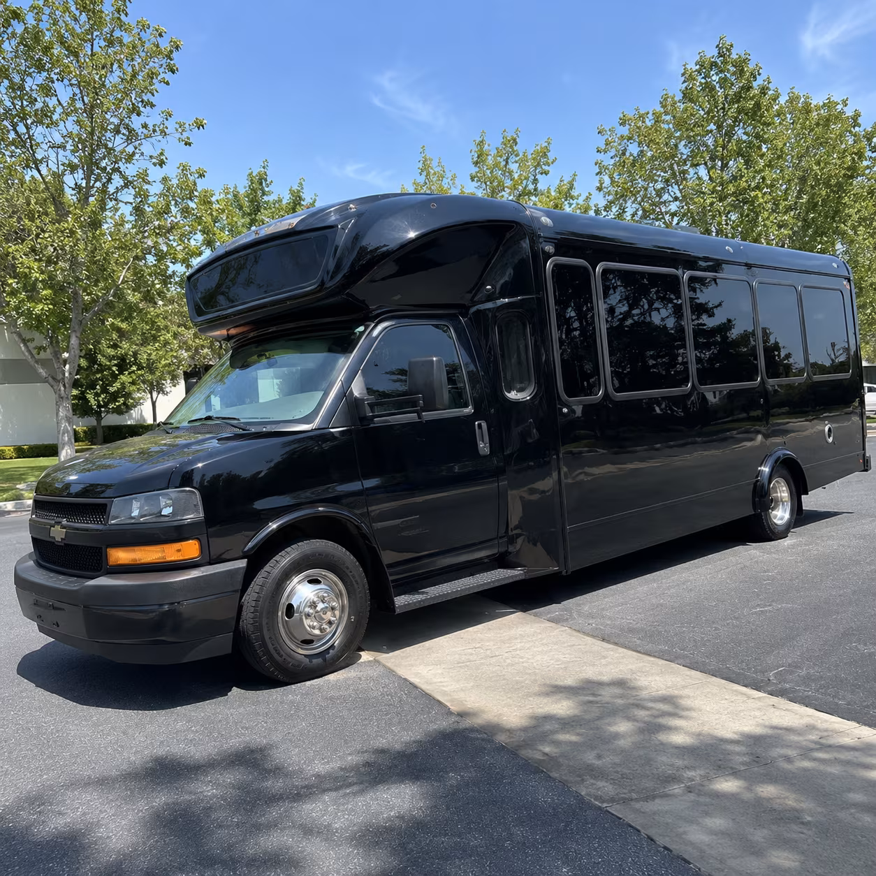 nampa 15 passenger party bus